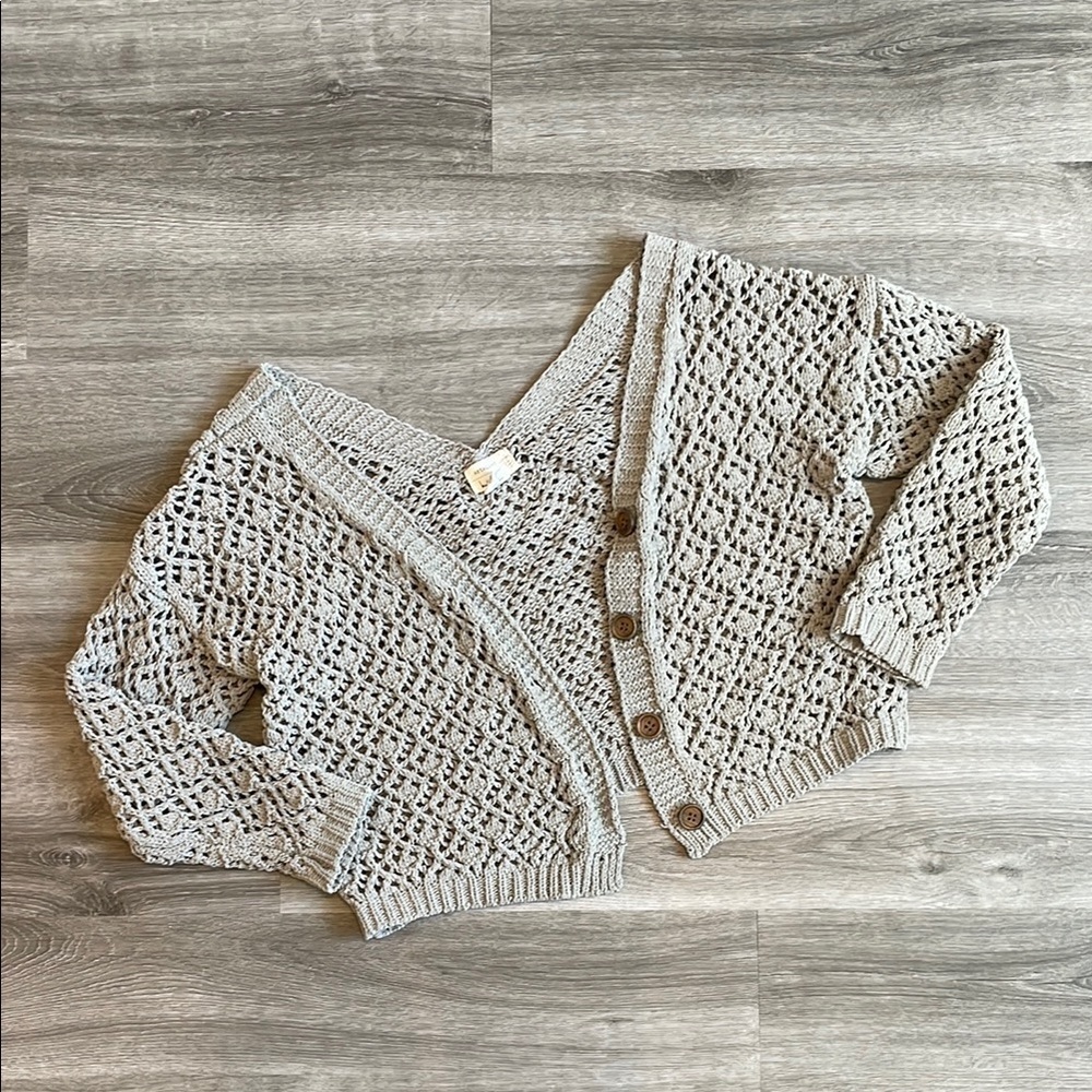 Nicole Miller gray cropped cardigan